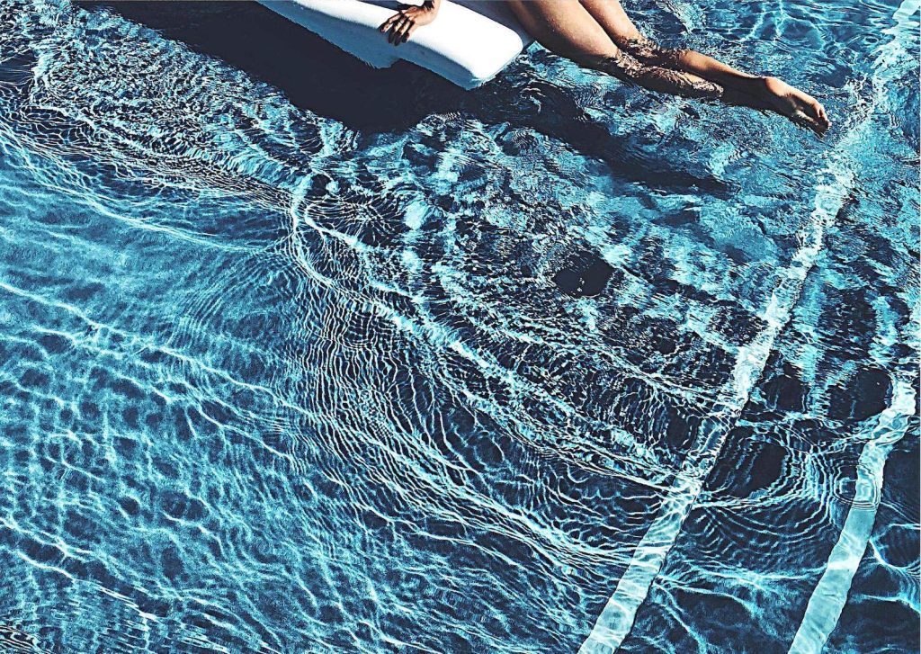 Infinity Pool in der Poolhouse Lodge in Saalbach