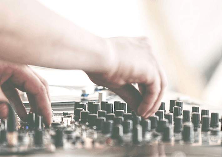 Ferienappartementhaus-Birke.Saalbach-Pooldeck-Dj